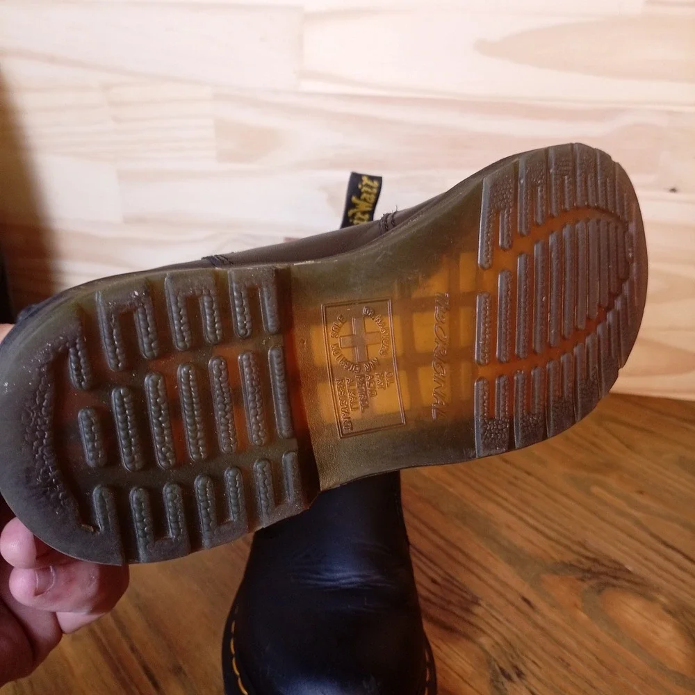 Dr. Martens Chelsea Boots women's size 62976 Black Leather  Yellow Stitch AW004